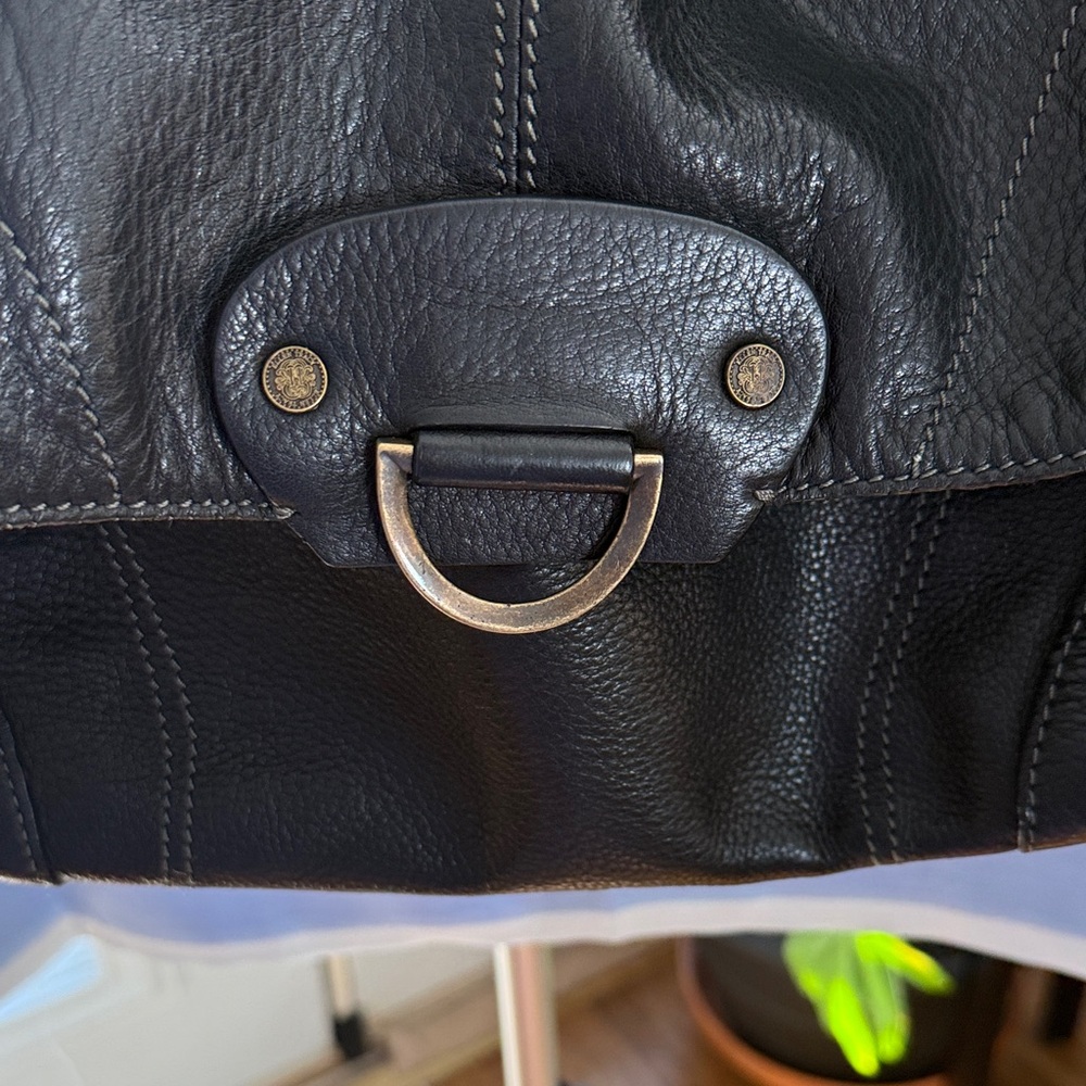 Vintage Ellen Tracy Black Leather Shoulder Bag with Gold Accents - Picture 3 of 12